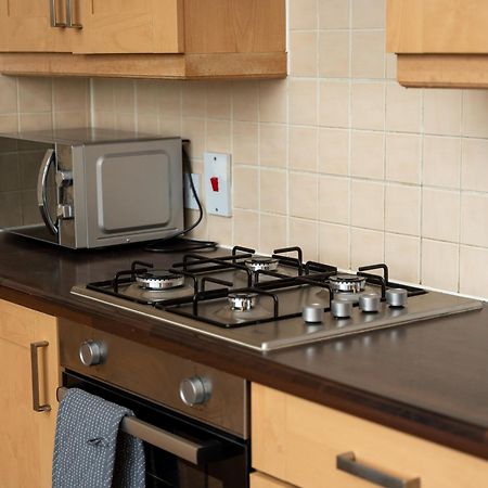 Luxury 2 Bed Apartment - Near Heathrow, Legoland, Windsor Slough Eksteriør bilde