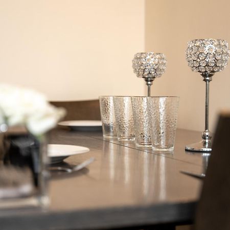 Luxury 2 Bed Apartment - Near Heathrow, Legoland, Windsor Slough Eksteriør bilde