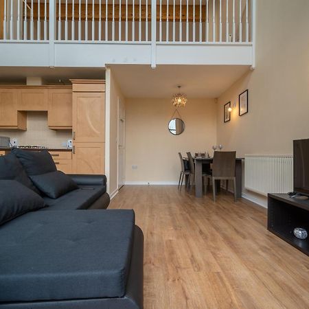 Luxury 2 Bed Apartment - Near Heathrow, Legoland, Windsor Slough Eksteriør bilde