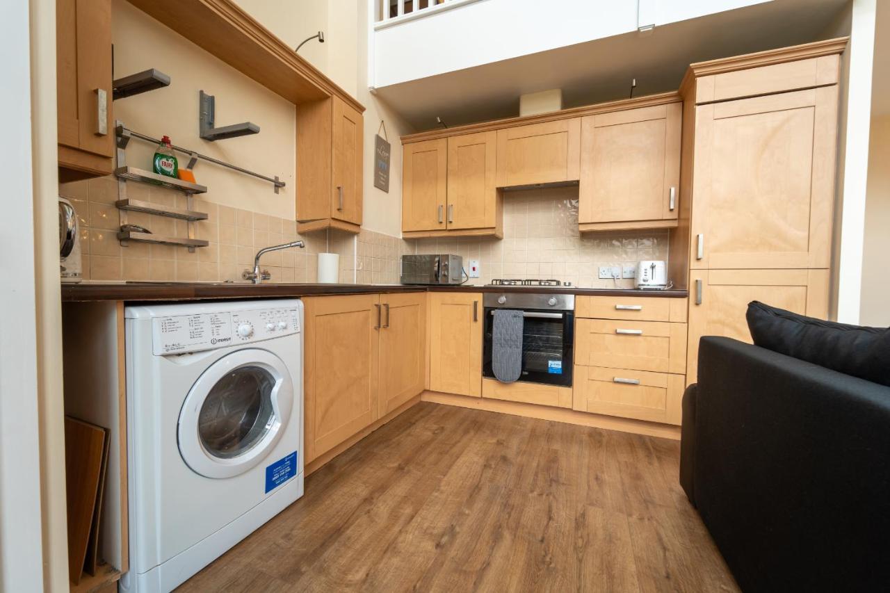 Luxury 2 Bed Apartment - Near Heathrow, Legoland, Windsor Slough Eksteriør bilde