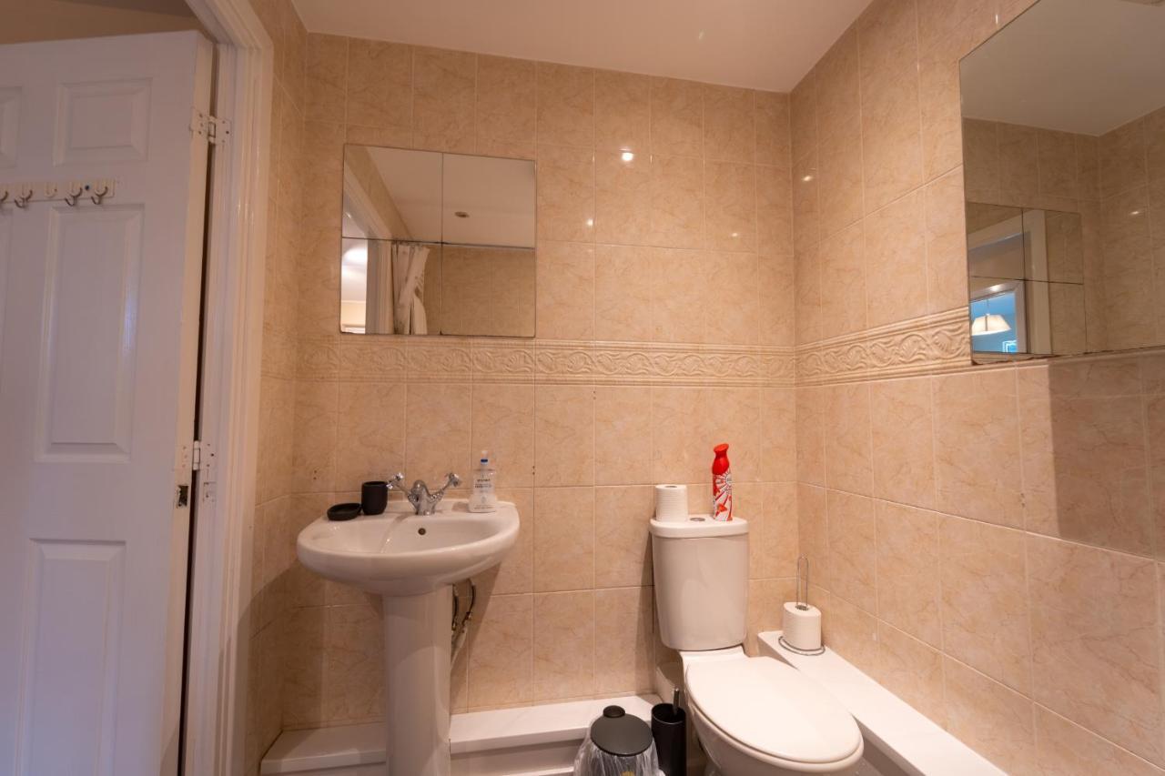 Luxury 2 Bed Apartment - Near Heathrow, Legoland, Windsor Slough Eksteriør bilde