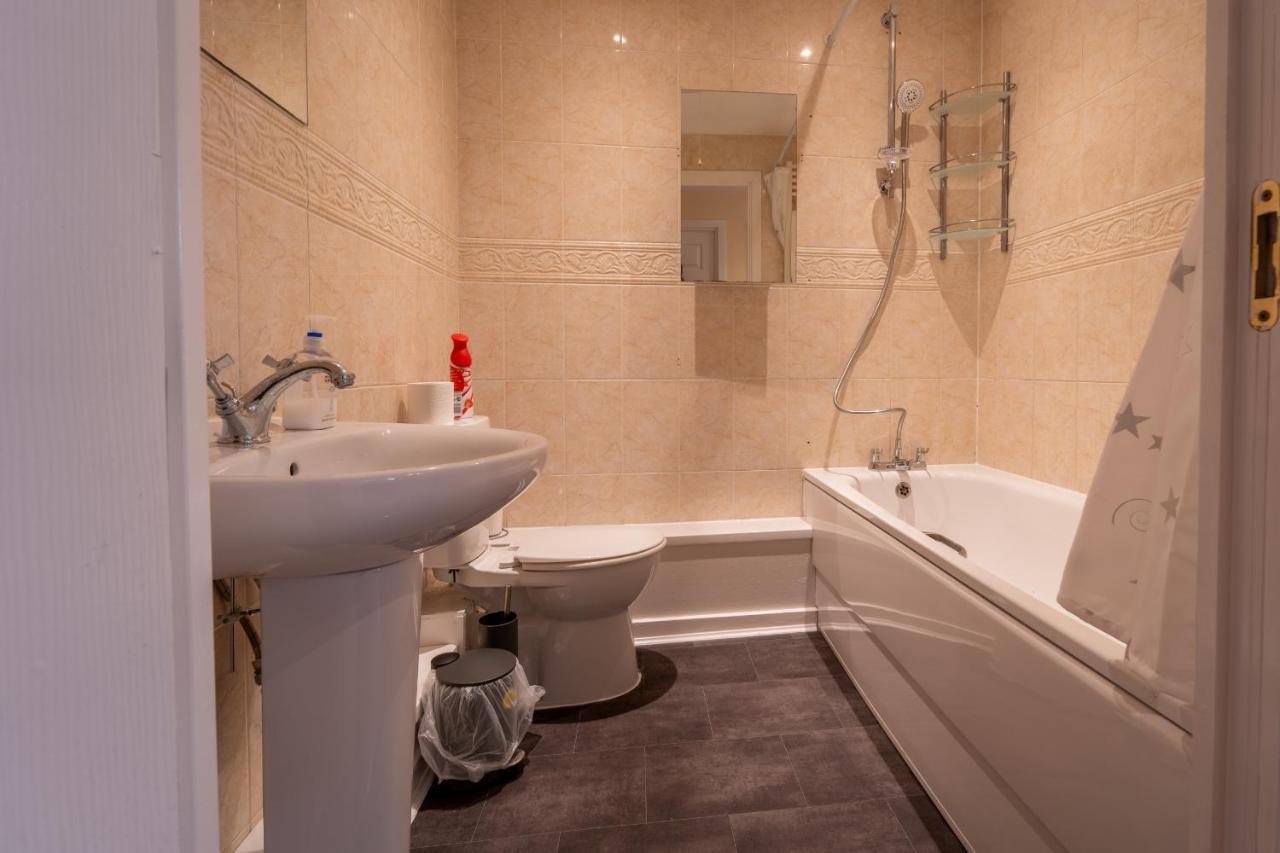 Luxury 2 Bed Apartment - Near Heathrow, Legoland, Windsor Slough Eksteriør bilde