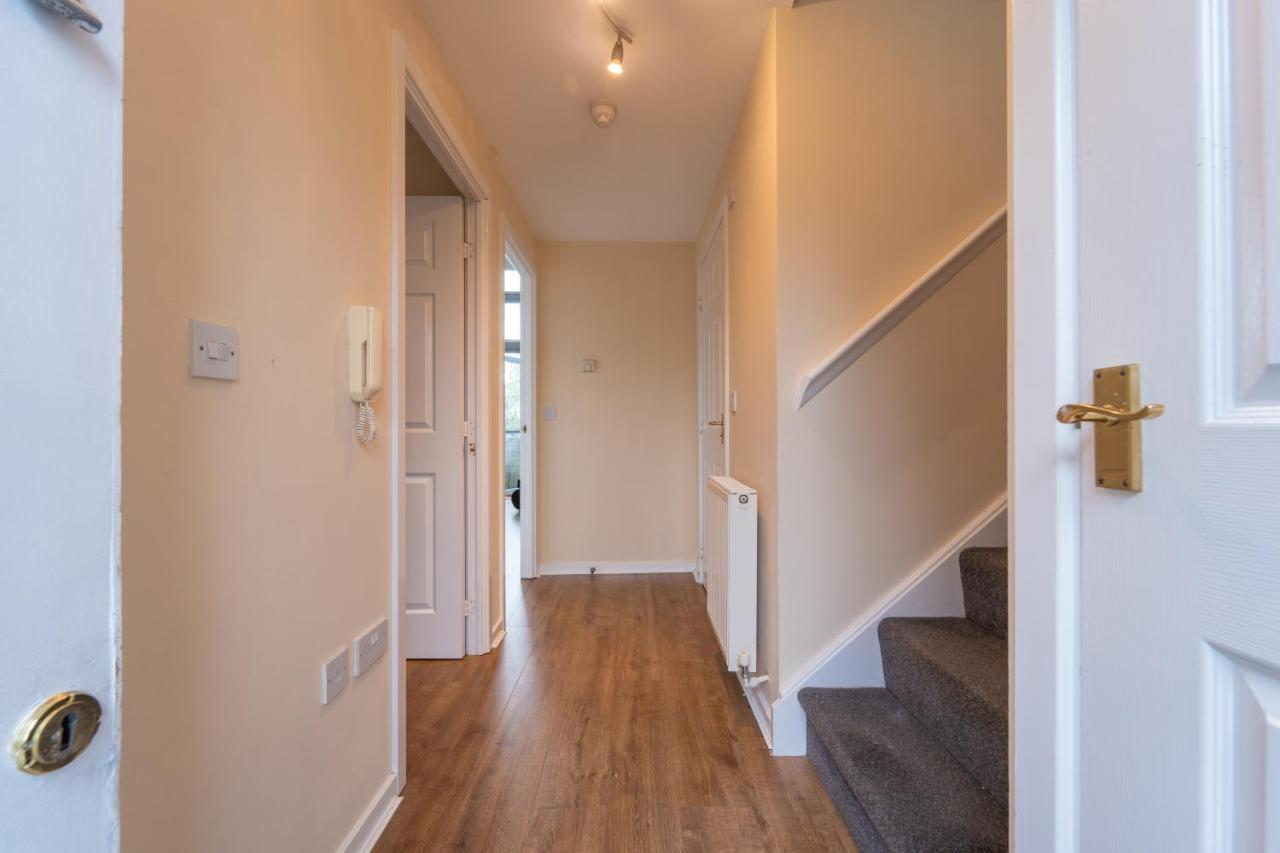 Luxury 2 Bed Apartment - Near Heathrow, Legoland, Windsor Slough Eksteriør bilde