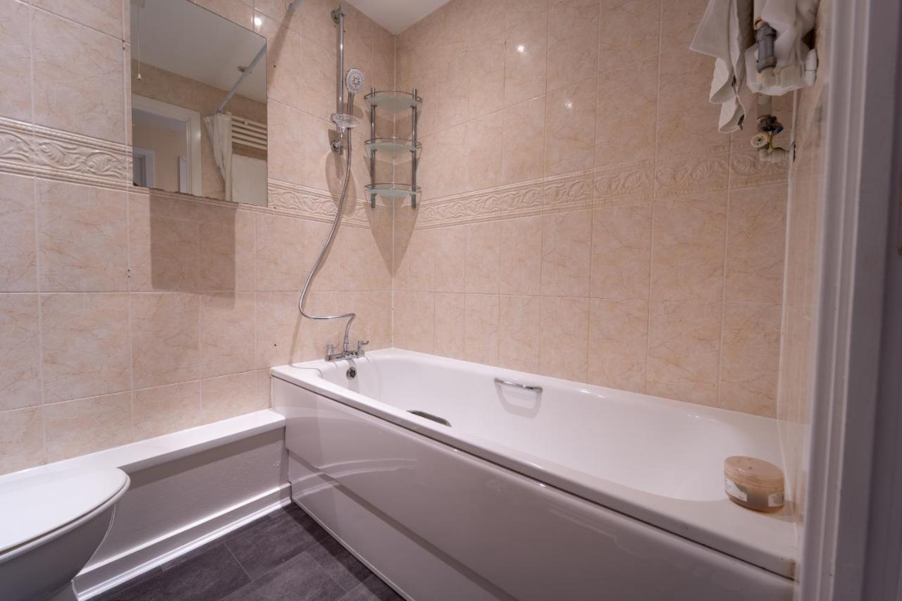 Luxury 2 Bed Apartment - Near Heathrow, Legoland, Windsor Slough Eksteriør bilde