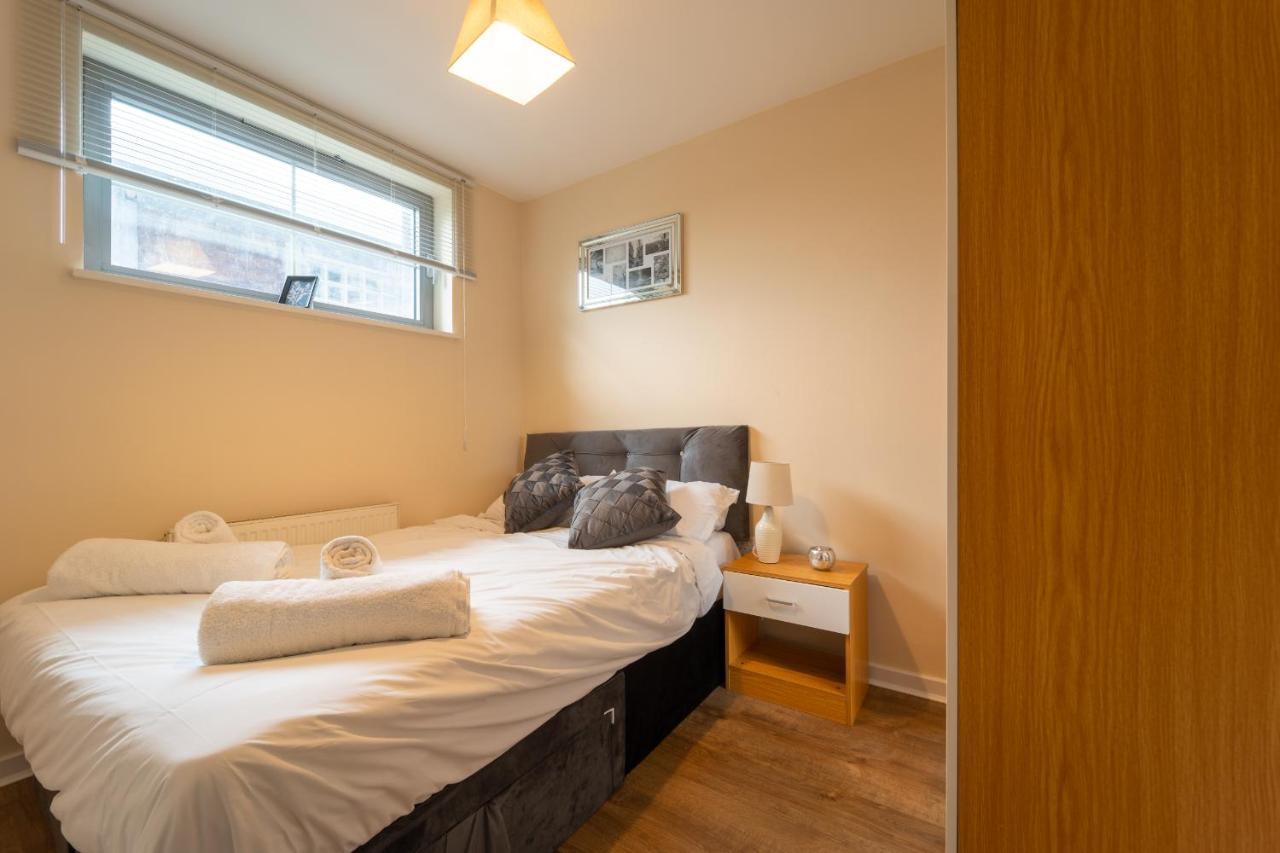 Luxury 2 Bed Apartment - Near Heathrow, Legoland, Windsor Slough Eksteriør bilde