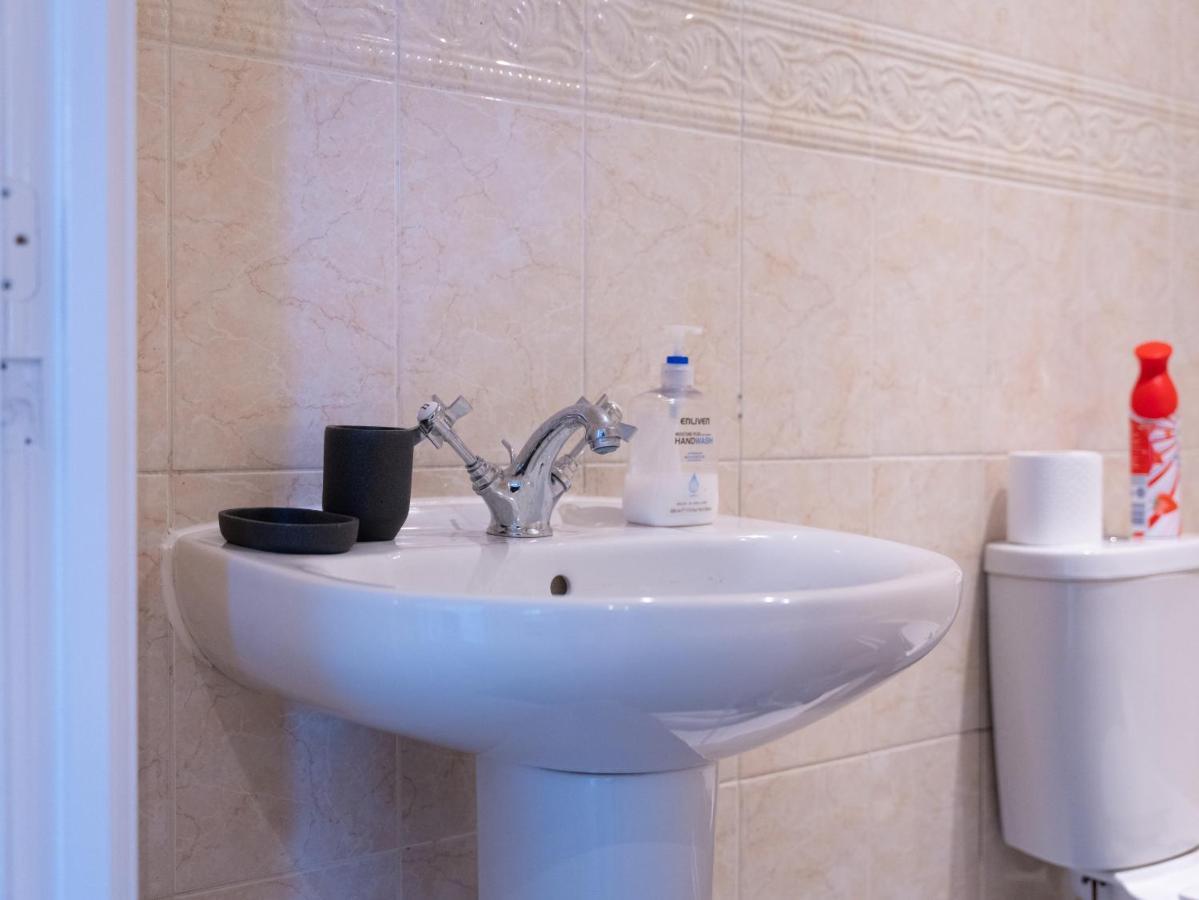 Luxury 2 Bed Apartment - Near Heathrow, Legoland, Windsor Slough Eksteriør bilde