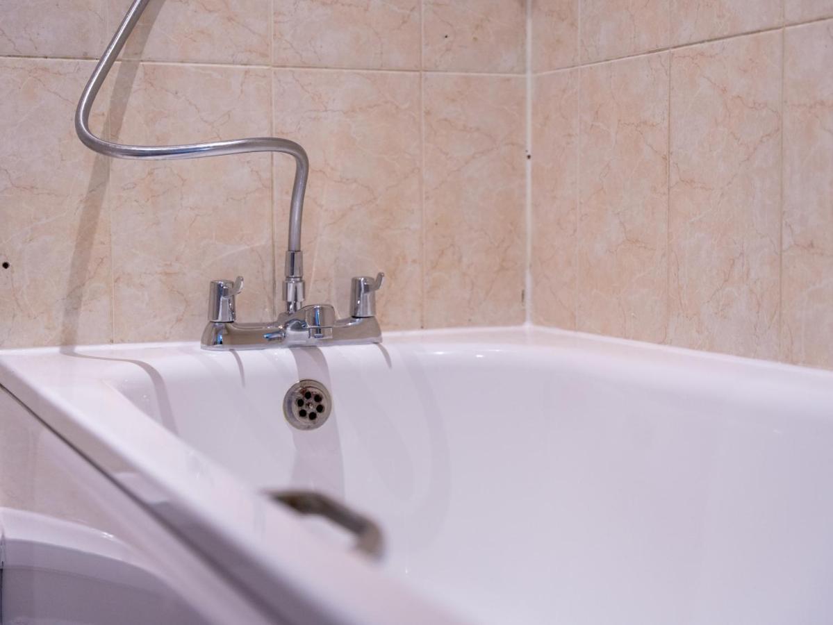 Luxury 2 Bed Apartment - Near Heathrow, Legoland, Windsor Slough Eksteriør bilde