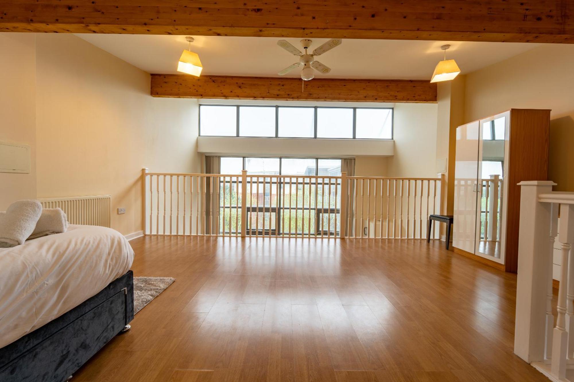 Luxury 2 Bed Apartment - Near Heathrow, Legoland, Windsor Slough Eksteriør bilde
