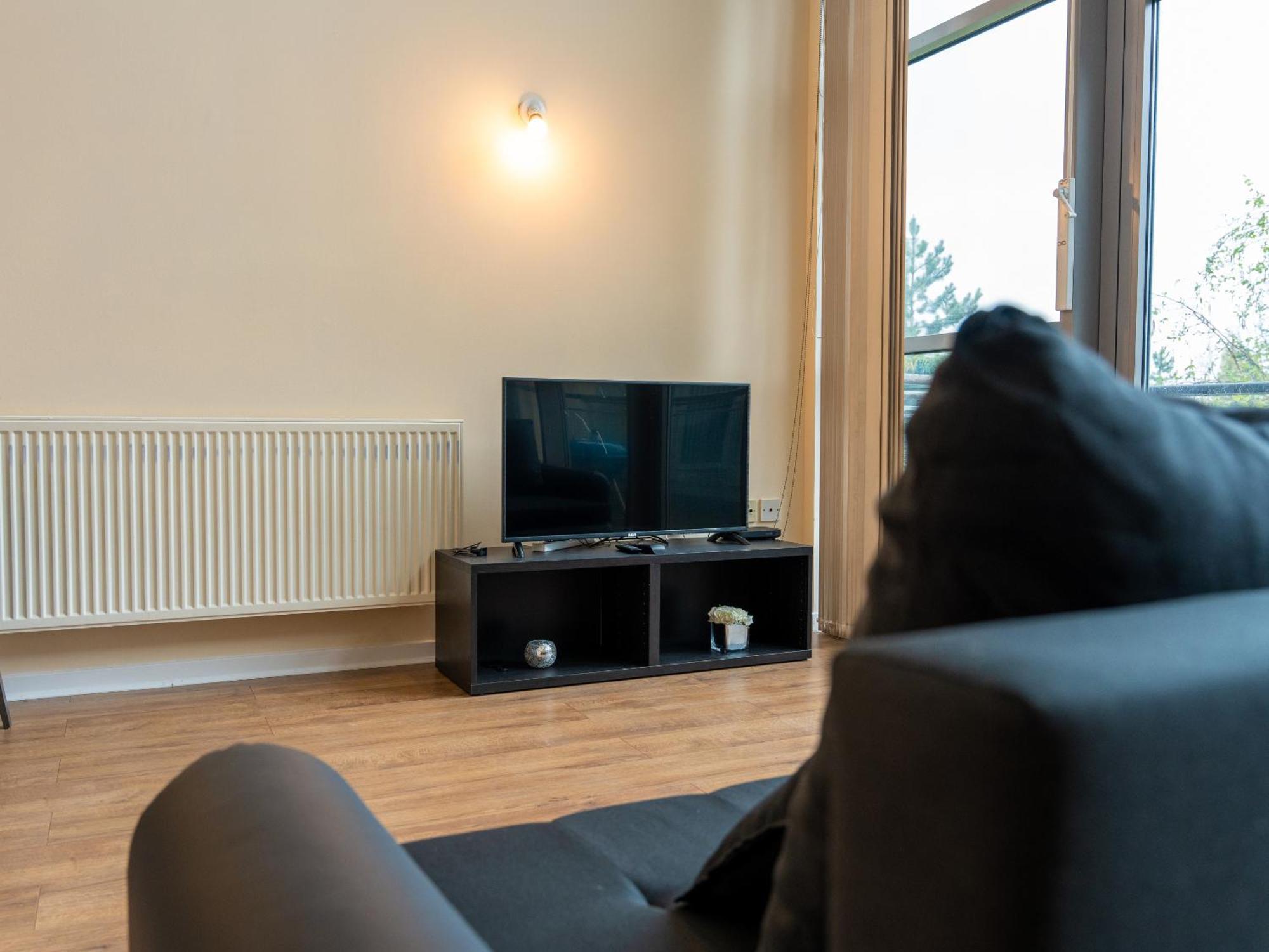 Luxury 2 Bed Apartment - Near Heathrow, Legoland, Windsor Slough Eksteriør bilde