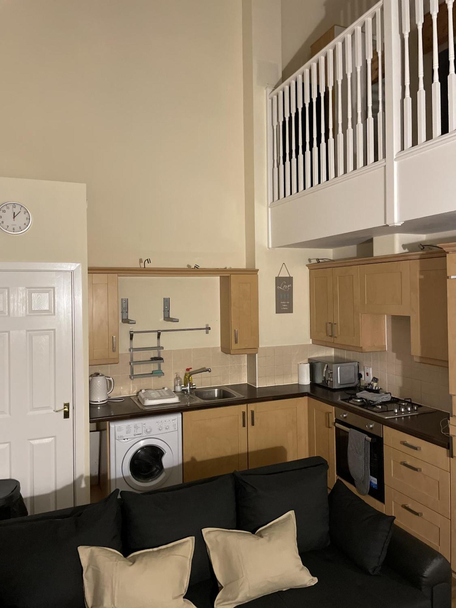 Luxury 2 Bed Apartment - Near Heathrow, Legoland, Windsor Slough Eksteriør bilde
