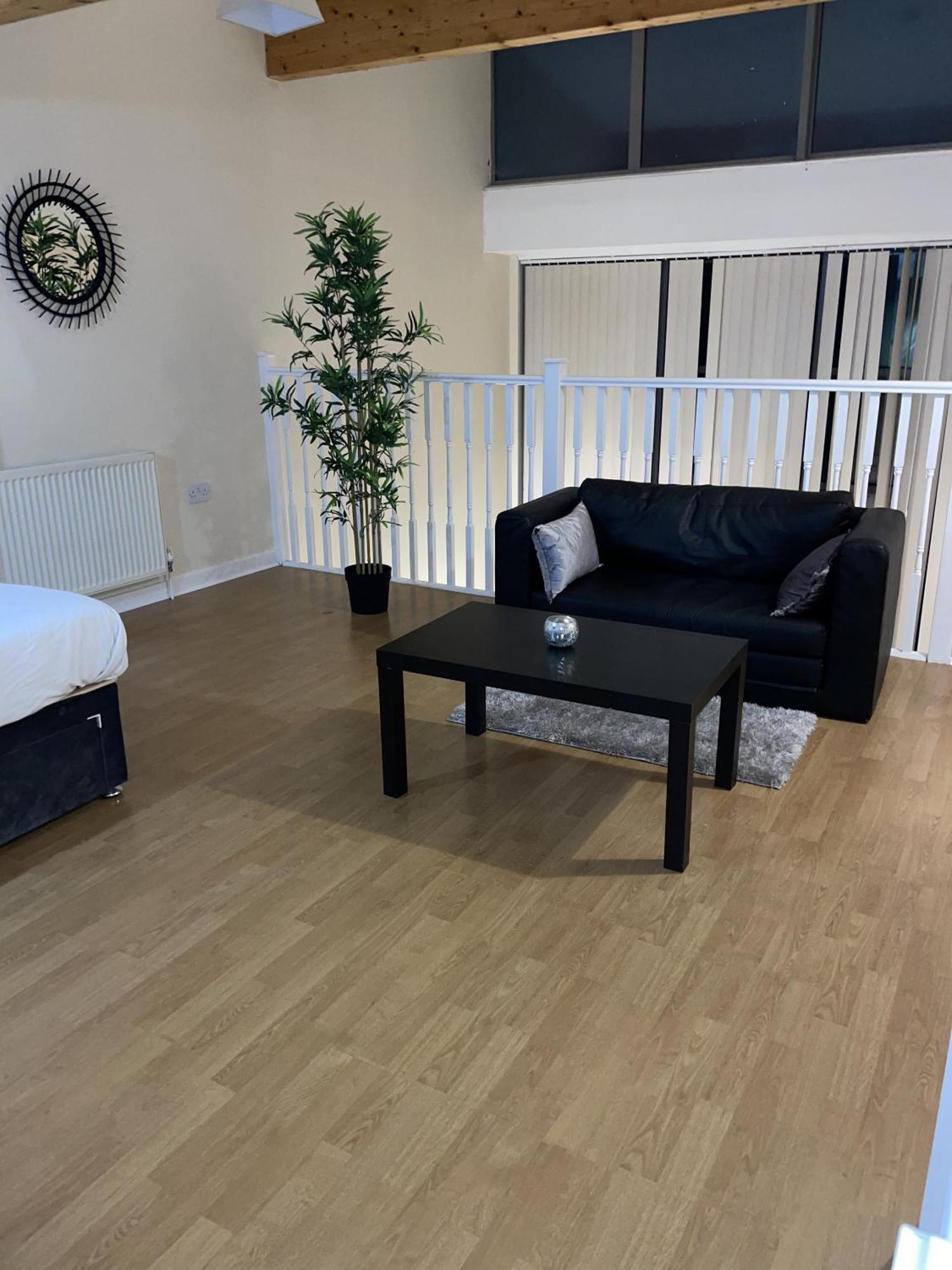 Luxury 2 Bed Apartment - Near Heathrow, Legoland, Windsor Slough Eksteriør bilde